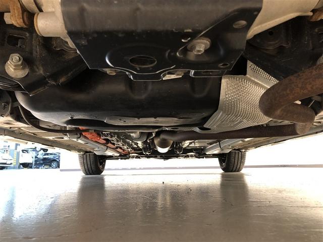 ヤリス ハイブリッドX サイドエアバッグ 盗難防止 VSC クルコン 4WD アイドリングストップ ETC スマートキー 寒冷地仕様 ナビ オートエアコン ミュージックプレイヤー接続可 メモリーナビ キーレス エアバッグ(9枚目)