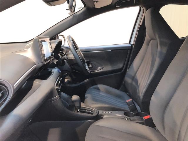 ヤリス ハイブリッドX サイドエアバッグ 盗難防止 VSC クルコン 4WD アイドリングストップ ETC スマートキー 寒冷地仕様 ナビ オートエアコン ミュージックプレイヤー接続可 メモリーナビ キーレス エアバッグ(10枚目)