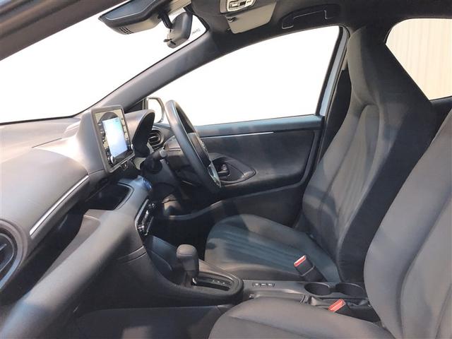 ヤリス ハイブリッドX サイドエアバッグ 盗難防止 VSC クルコン 4WD アイドリングストップ ETC スマートキー 寒冷地仕様 ナビ オートエアコン ミュージックプレイヤー接続可 メモリーナビ キーレス エアバッグ(10枚目)