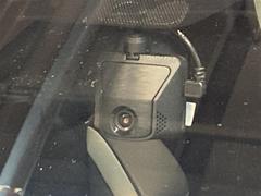 ドライブレコーダー♪万が一事故が起こってしまった際に役立ちます。録画された映像は、事故の状況を判断する場合の証拠にもなることもありますので安心ですよね（＾＾） 5