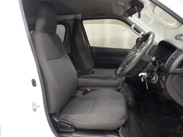 ハイエースバン ＤＸ　４ＷＤ　ワンセグ　メモリーナビ　バックカメラ　衝突被害軽減システム　ドラレコ　乗車定員６人　ディーゼル　寒冷地仕様　衝突防止システム　キーレスエントリー　盗難防止システム　横滑り防止装置　エアバッグ（18枚目）