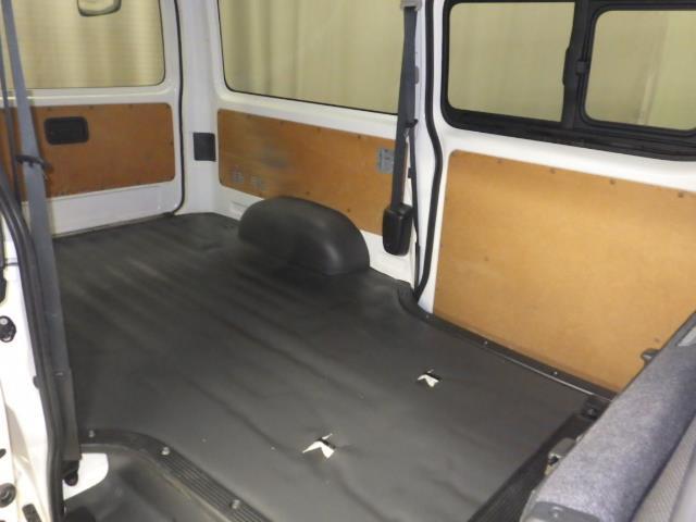 ハイエースバン ＤＸ　４ＷＤ　ワンセグ　メモリーナビ　バックカメラ　衝突被害軽減システム　ドラレコ　乗車定員６人　ディーゼル　寒冷地仕様　衝突防止システム　キーレスエントリー　盗難防止システム　横滑り防止装置　エアバッグ（22枚目）