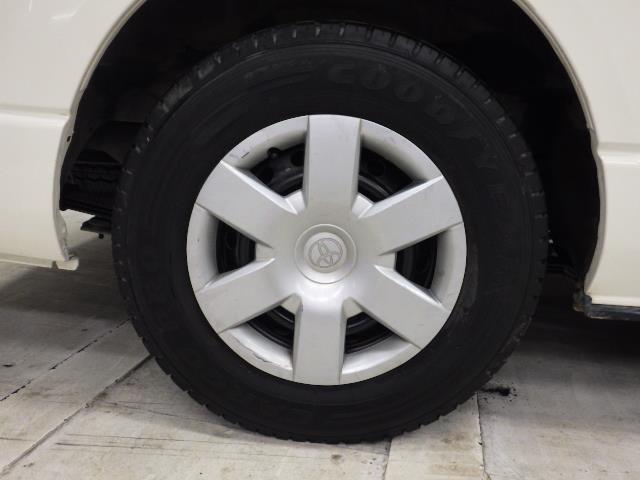 ハイエースバン ＤＸ　４ＷＤ　ワンセグ　メモリーナビ　バックカメラ　衝突被害軽減システム　ドラレコ　乗車定員６人　ディーゼル　寒冷地仕様　衝突防止システム　キーレスエントリー　盗難防止システム　横滑り防止装置　エアバッグ（25枚目）