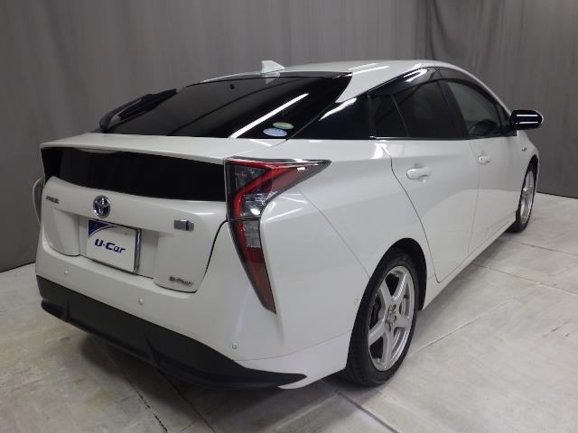 プリウス Ａプレミアム　ツーリングセレクション　革シート　４ＷＤ　フルセグ　メモリーナビ　バックカメラ　衝突被害軽減システム　ＥＴＣ　ドラレコ　ＬＥＤヘッドランプ（4枚目）