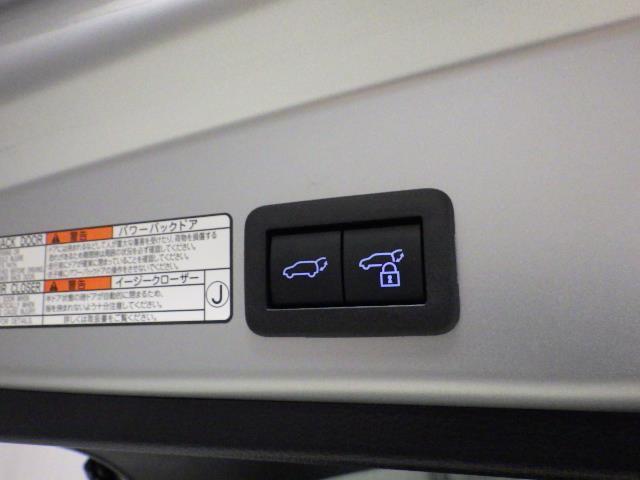 カローラクロス ハイブリッド　Ｚ　サンルーフ　４ＷＤ　フルセグ　バックカメラ　衝突被害軽減システム　ＥＴＣ　ＬＥＤヘッドランプ（27枚目）