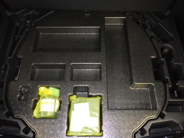 カローラクロス ハイブリッド　Ｚ　サンルーフ　４ＷＤ　フルセグ　バックカメラ　衝突被害軽減システム　ＥＴＣ　ＬＥＤヘッドランプ（29枚目）