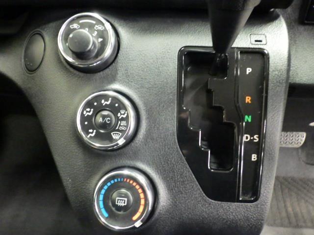 シエンタ Ｘ　４ＷＤ　メモリーナビ　バックカメラ　衝突被害軽減システム　ＥＴＣ　電動スライドドア　乗車定員６人　３列シート（14枚目）