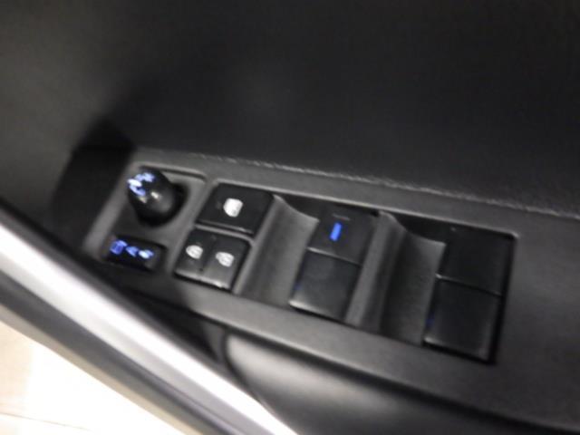 カローラクロス ハイブリッド　Ｚ　４ＷＤ　フルセグ　バックカメラ　衝突被害軽減システム　ＥＴＣ　ＬＥＤヘッドランプ（19枚目）