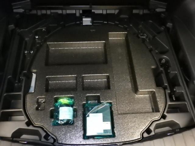 カローラクロス ハイブリッド　Ｚ　４ＷＤ　フルセグ　バックカメラ　衝突被害軽減システム　ＥＴＣ　ＬＥＤヘッドランプ（29枚目）