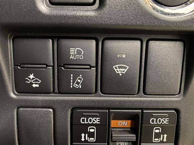 ヴォクシー ZS 煌 4WD フルセグ メモリーナビ DVD再生 ミュージックプレイヤー接続可 後席モニター バックカメラ 衝突被害軽減システム ETC ドラレコ 両側電動スライド LEDヘッドランプ 乗車定員8人(11枚目)