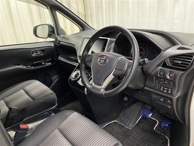 ヴォクシー ZS 煌 4WD フルセグ メモリーナビ DVD再生 ミュージックプレイヤー接続可 後席モニター バックカメラ 衝突被害軽減システム ETC ドラレコ 両側電動スライド LEDヘッドランプ 乗車定員8人(18枚目)