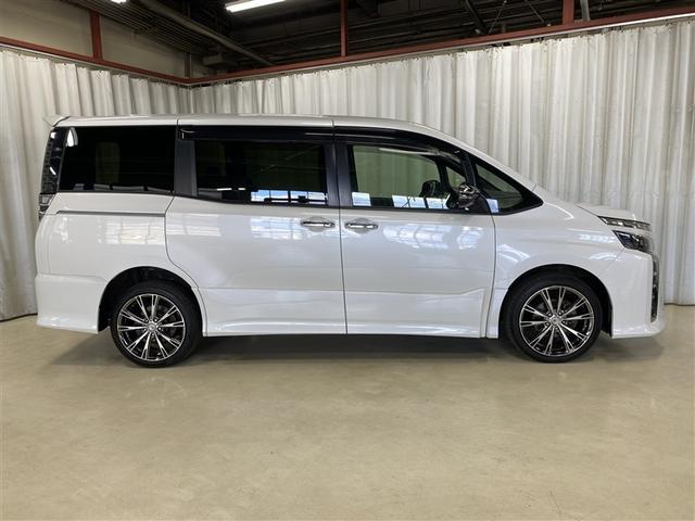 ヴォクシー ZS 煌 4WD フルセグ メモリーナビ DVD再生 ミュージックプレイヤー接続可 後席モニター バックカメラ 衝突被害軽減システム ETC ドラレコ 両側電動スライド LEDヘッドランプ 乗車定員8人(30枚目)