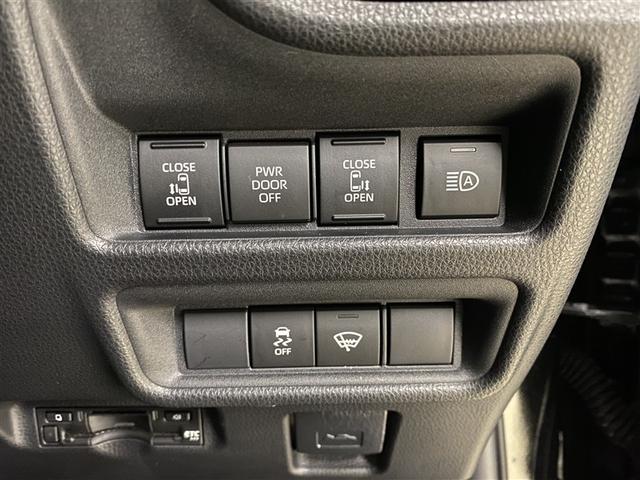 シエンタ ハイブリッドZ 4WD フルセグ メモリーナビ ミュージックプレイヤー接続可 バックカメラ 衝突被害軽減システム ETC 両側電動スライド LEDヘッドランプ ウオークスルー 乗車定員7人 3列シート ワンオーナー(11枚目)