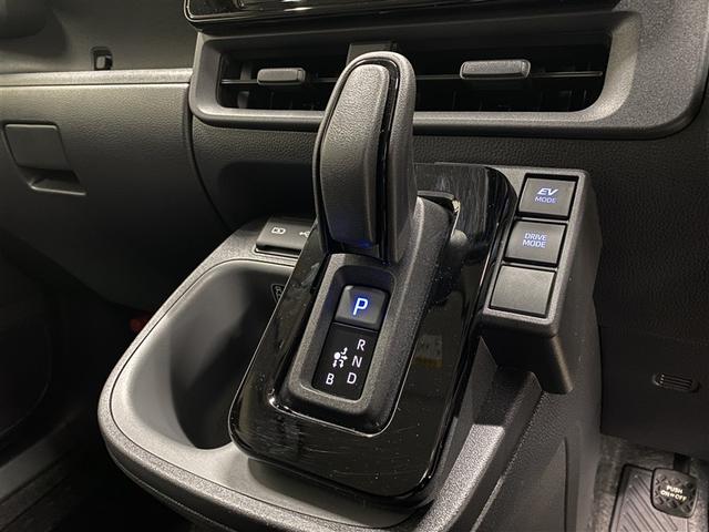 シエンタ ハイブリッドZ 4WD DVD再生 ミュージックプレイヤー接続可 バックカメラ 衝突被害軽減システム ETC 両側電動スライド LEDヘッドランプ ウオークスルー 乗車定員7人 3列シート ワンオーナー(7枚目)