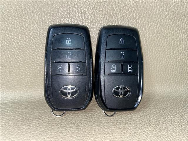 シエンタ ハイブリッドZ 4WD DVD再生 ミュージックプレイヤー接続可 バックカメラ 衝突被害軽減システム ETC 両側電動スライド LEDヘッドランプ ウオークスルー 乗車定員7人 3列シート ワンオーナー(16枚目)