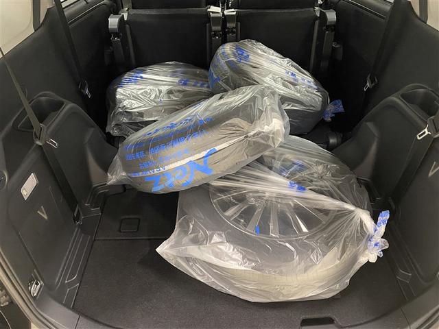 シエンタ ハイブリッドZ 4WD DVD再生 ミュージックプレイヤー接続可 バックカメラ 衝突被害軽減システム ETC 両側電動スライド LEDヘッドランプ ウオークスルー 乗車定員7人 3列シート ワンオーナー(32枚目)