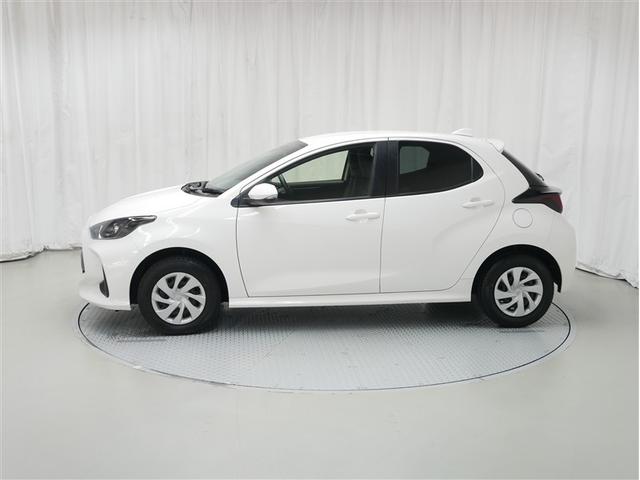 ヤリス Ｘ　４ＷＤ　メモリーナビ　ミュージックプレイヤー接続可　バックカメラ　衝突被害軽減システム　ＥＴＣ　記録簿（2枚目）