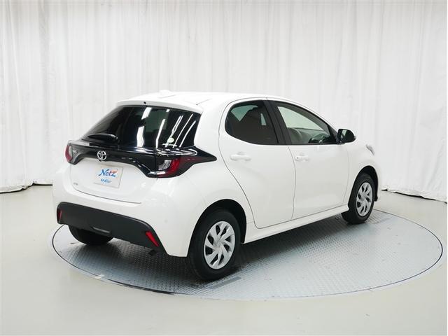 ヤリス Ｘ　４ＷＤ　メモリーナビ　ミュージックプレイヤー接続可　バックカメラ　衝突被害軽減システム　ＥＴＣ　記録簿（3枚目）