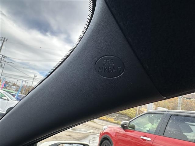 ヤリス Ｘ　４ＷＤ　メモリーナビ　ミュージックプレイヤー接続可　バックカメラ　衝突被害軽減システム　ＥＴＣ　記録簿（9枚目）