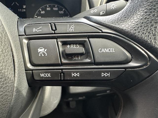 ヤリス Ｘ　４ＷＤ　メモリーナビ　ミュージックプレイヤー接続可　バックカメラ　衝突被害軽減システム　ＥＴＣ　記録簿（10枚目）