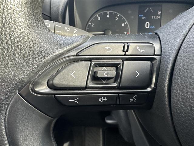 ヤリス Ｘ　４ＷＤ　メモリーナビ　ミュージックプレイヤー接続可　バックカメラ　衝突被害軽減システム　ＥＴＣ　記録簿（11枚目）