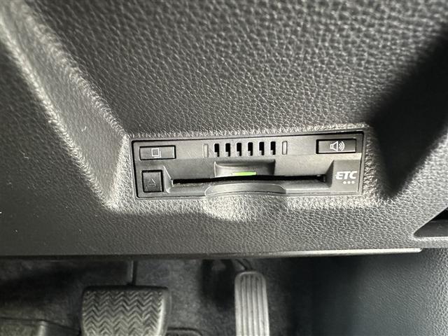 ヤリス Ｘ　４ＷＤ　メモリーナビ　ミュージックプレイヤー接続可　バックカメラ　衝突被害軽減システム　ＥＴＣ　記録簿（12枚目）