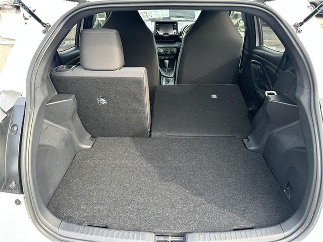 ヤリス Ｘ　４ＷＤ　メモリーナビ　ミュージックプレイヤー接続可　バックカメラ　衝突被害軽減システム　ＥＴＣ　記録簿（18枚目）