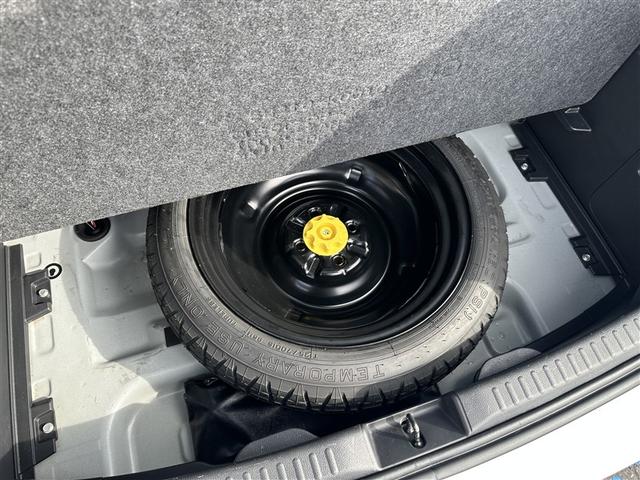 ヤリス Ｘ　４ＷＤ　メモリーナビ　ミュージックプレイヤー接続可　バックカメラ　衝突被害軽減システム　ＥＴＣ　記録簿（21枚目）