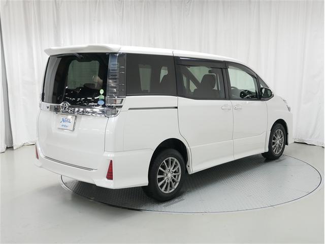 ヴォクシー ＺＳ　４ＷＤ　フルセグ　メモリーナビ　ＤＶＤ再生　ミュージックプレイヤー接続可　バックカメラ　衝突被害軽減システム　ＥＴＣ　両側電動スライド　ＬＥＤヘッドランプ　乗車定員７人　３列シート　ワンオーナー（3枚目）