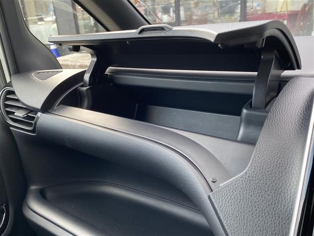 ヴォクシー ＺＳ　４ＷＤ　フルセグ　メモリーナビ　ＤＶＤ再生　ミュージックプレイヤー接続可　バックカメラ　衝突被害軽減システム　ＥＴＣ　両側電動スライド　ＬＥＤヘッドランプ　乗車定員７人　３列シート　ワンオーナー（16枚目）