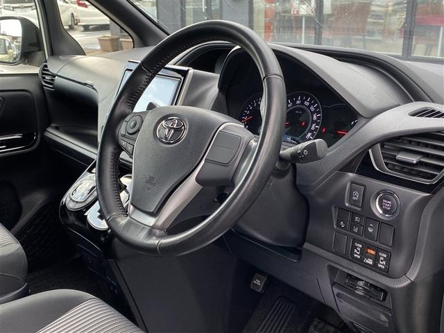 ヴォクシー ＺＳ　４ＷＤ　フルセグ　メモリーナビ　ＤＶＤ再生　ミュージックプレイヤー接続可　バックカメラ　衝突被害軽減システム　ＥＴＣ　両側電動スライド　ＬＥＤヘッドランプ　乗車定員７人　３列シート　ワンオーナー（18枚目）