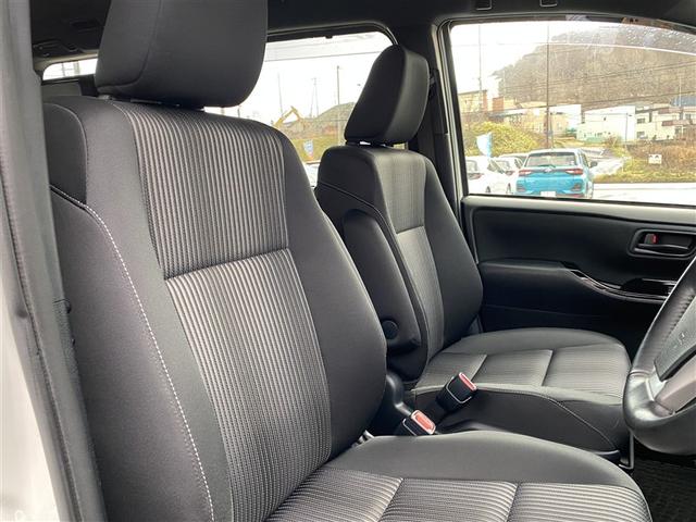 ヴォクシー ＺＳ　４ＷＤ　フルセグ　メモリーナビ　ＤＶＤ再生　ミュージックプレイヤー接続可　バックカメラ　衝突被害軽減システム　ＥＴＣ　両側電動スライド　ＬＥＤヘッドランプ　乗車定員７人　３列シート　ワンオーナー（19枚目）