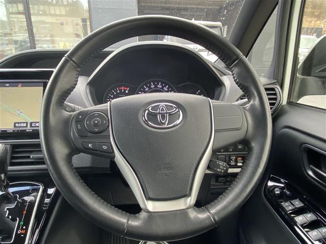 ヴォクシー ＺＳ　４ＷＤ　フルセグ　メモリーナビ　ＤＶＤ再生　ミュージックプレイヤー接続可　バックカメラ　衝突被害軽減システム　ＥＴＣ　両側電動スライド　ＬＥＤヘッドランプ　乗車定員７人　３列シート　ワンオーナー（24枚目）