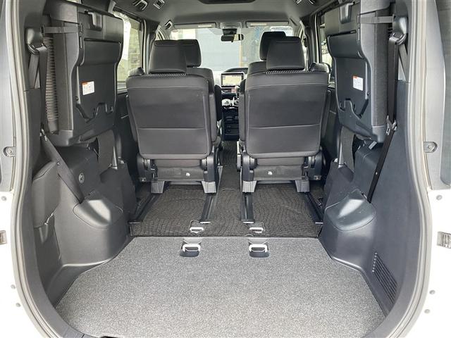 ヴォクシー ＺＳ　４ＷＤ　フルセグ　メモリーナビ　ＤＶＤ再生　ミュージックプレイヤー接続可　バックカメラ　衝突被害軽減システム　ＥＴＣ　両側電動スライド　ＬＥＤヘッドランプ　乗車定員７人　３列シート　ワンオーナー（29枚目）