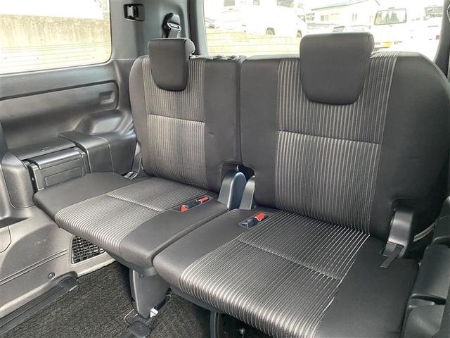 ヴォクシー ＺＳ　４ＷＤ　フルセグ　メモリーナビ　ＤＶＤ再生　ミュージックプレイヤー接続可　バックカメラ　衝突被害軽減システム　ＥＴＣ　両側電動スライド　ＬＥＤヘッドランプ　乗車定員７人　３列シート　ワンオーナー（32枚目）