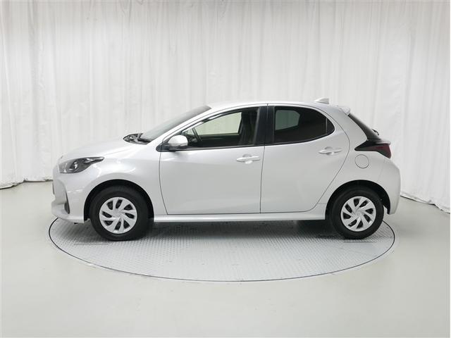 ヤリス Ｘ　４ＷＤ　メモリーナビ　ミュージックプレイヤー接続可　バックカメラ　衝突被害軽減システム　ＥＴＣ（2枚目）