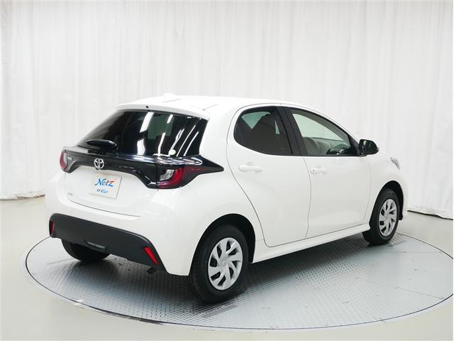 ヤリス Ｘ　４ＷＤ　メモリーナビ　ミュージックプレイヤー接続可　バックカメラ　衝突被害軽減システム　ＥＴＣ　記録簿（3枚目）