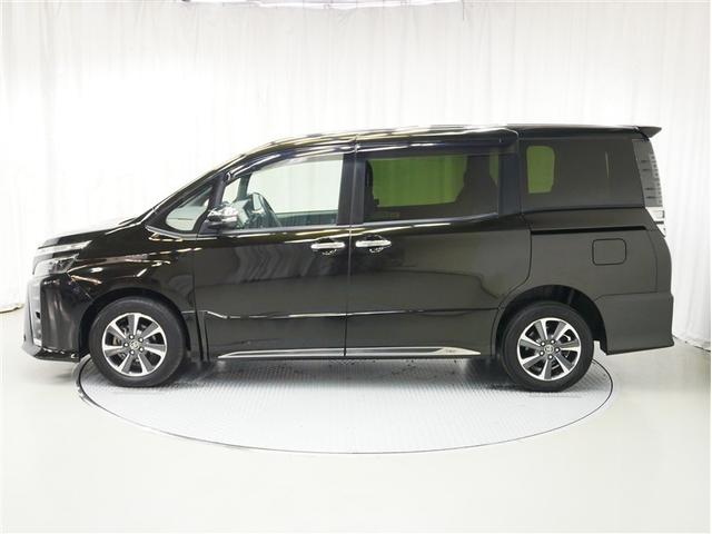 ヴォクシー ZS 煌 4WD フルセグ メモリーナビ DVD再生 ミュージックプレイヤー接続可 バックカメラ 衝突被害軽減システム ETC 両側電動スライド LEDヘッドランプ 乗車定員7人 3列シート ワンオーナー(2枚目)