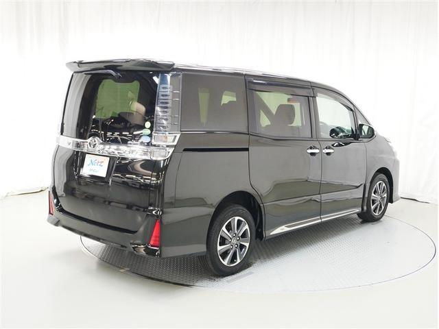ヴォクシー ZS 煌 4WD フルセグ メモリーナビ DVD再生 ミュージックプレイヤー接続可 バックカメラ 衝突被害軽減システム ETC 両側電動スライド LEDヘッドランプ 乗車定員7人 3列シート ワンオーナー(3枚目)