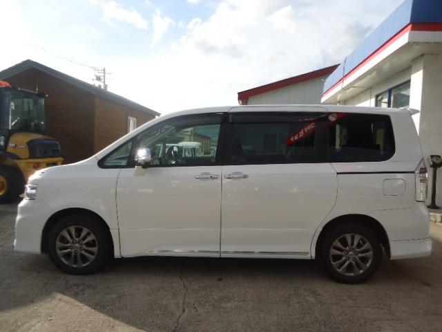 ヴォクシー ＺＳ　煌ＩＩＩ　４ＷＤ（6枚目）