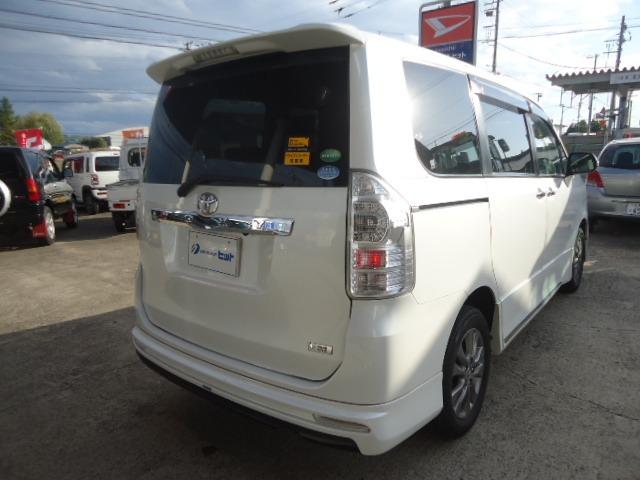 ヴォクシー ＺＳ　煌ＩＩＩ　４ＷＤ（7枚目）