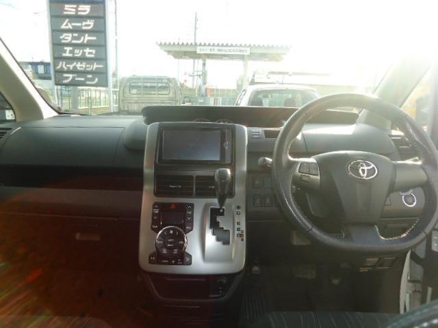 ヴォクシー ＺＳ　煌ＩＩＩ　４ＷＤ（10枚目）