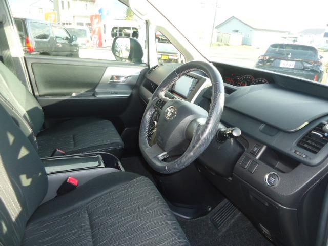 ヴォクシー ＺＳ　煌ＩＩＩ　４ＷＤ（12枚目）