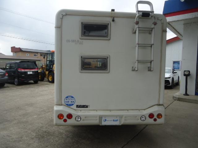 トヨタ 　グランドハイエース　キャンピングカー　７人乗り　４ＷＤ（8枚目）