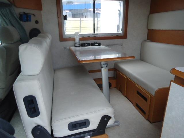 トヨタ 　グランドハイエース　キャンピングカー　７人乗り　４ＷＤ（17枚目）