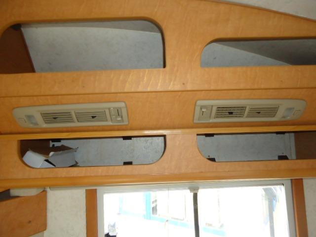 トヨタ 　グランドハイエース　キャンピングカー　７人乗り　４ＷＤ（18枚目）