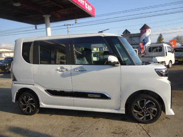 タント カスタムＸ　４ＷＤ　社外ナビ　ＴＶ　サイドガーニッシュ　純正ＥＧスターター　Ｆマット　ドアバイザー（5枚目）