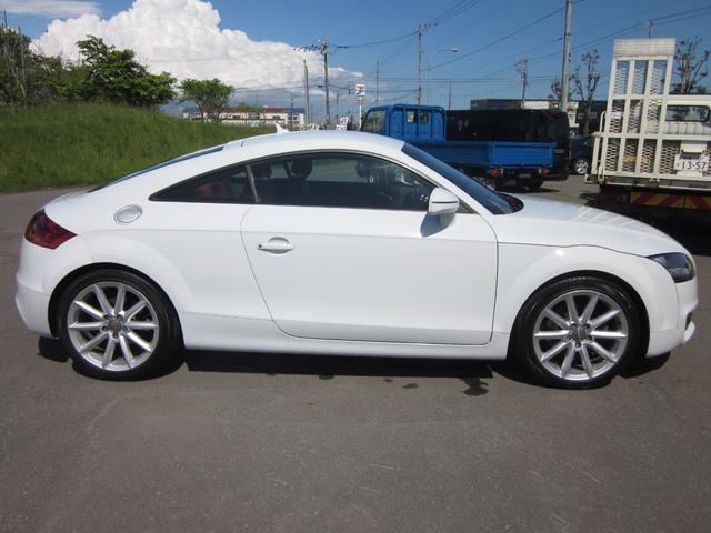 アウディ ｔｔクーペ ２ ０ｔｆｓｉ クワトロ レザーパッケージ 赤レザーシート ４ｗｄ 119 8万円 平成26年 14年 北海道 中古車 価格 Com