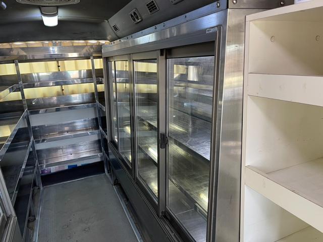 シビリアンバス 移動販売車 追加ヒーター(11枚目)