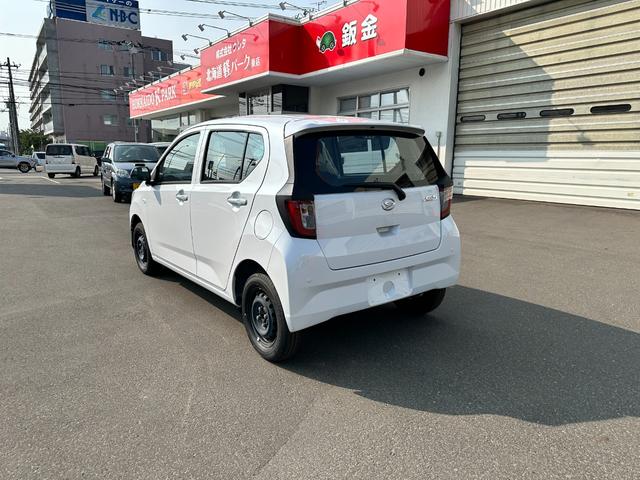 ミライース Ｌ　ＳＡＩＩＩ　届出済み未使用車　スマートアシスト　キーレスエントリー　アイドリングストップ　オートライト　オートハイビーム　パワーステアリング　パワーウインドウ　エアコン　エアバッグ　セキュリティアラーム（4枚目）